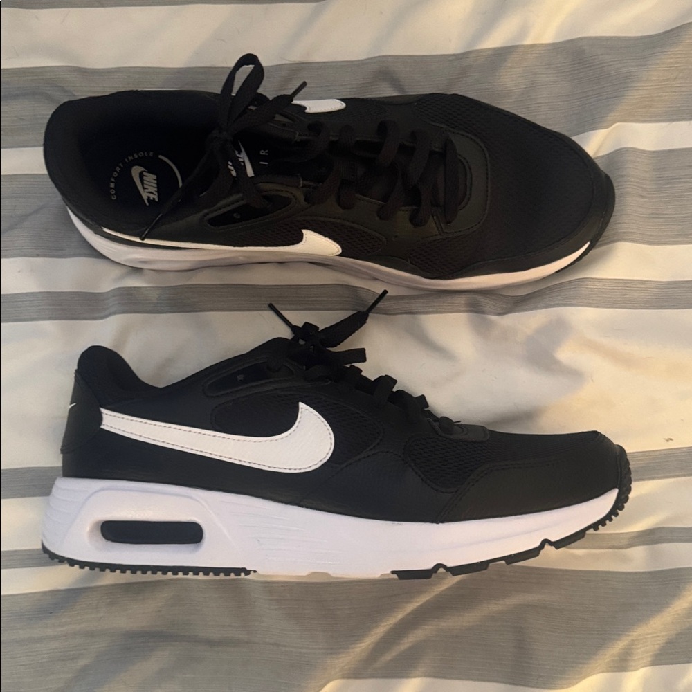 Nike Black and White Athletic Shoes
